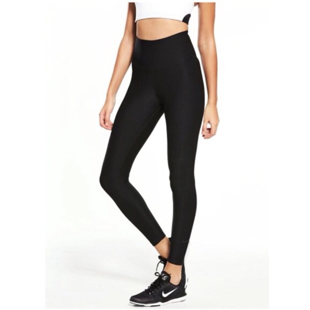 Nike Sculpt Victory Tight Fit Leggings